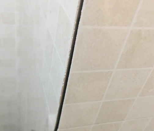 彭州瓷砖空鼓维修公司分享阳台瓷砖脱落的修复过程可以分为以下几个步骤