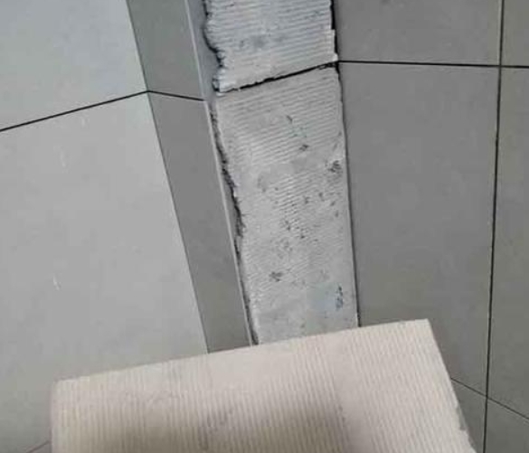 彭州瓷砖空鼓维修公司分享下厨房瓷砖脱落的补救措施。